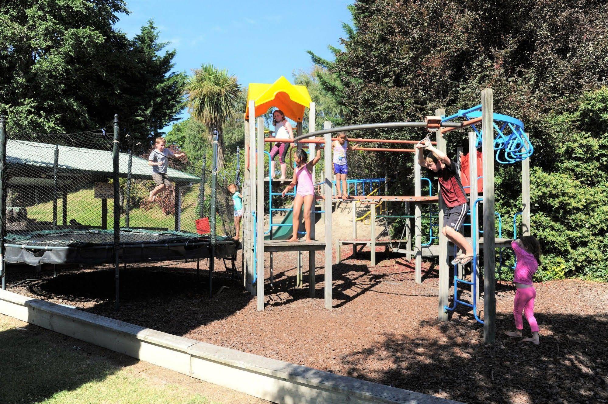 Blenheim Bridges Holiday Park Екстериор снимка