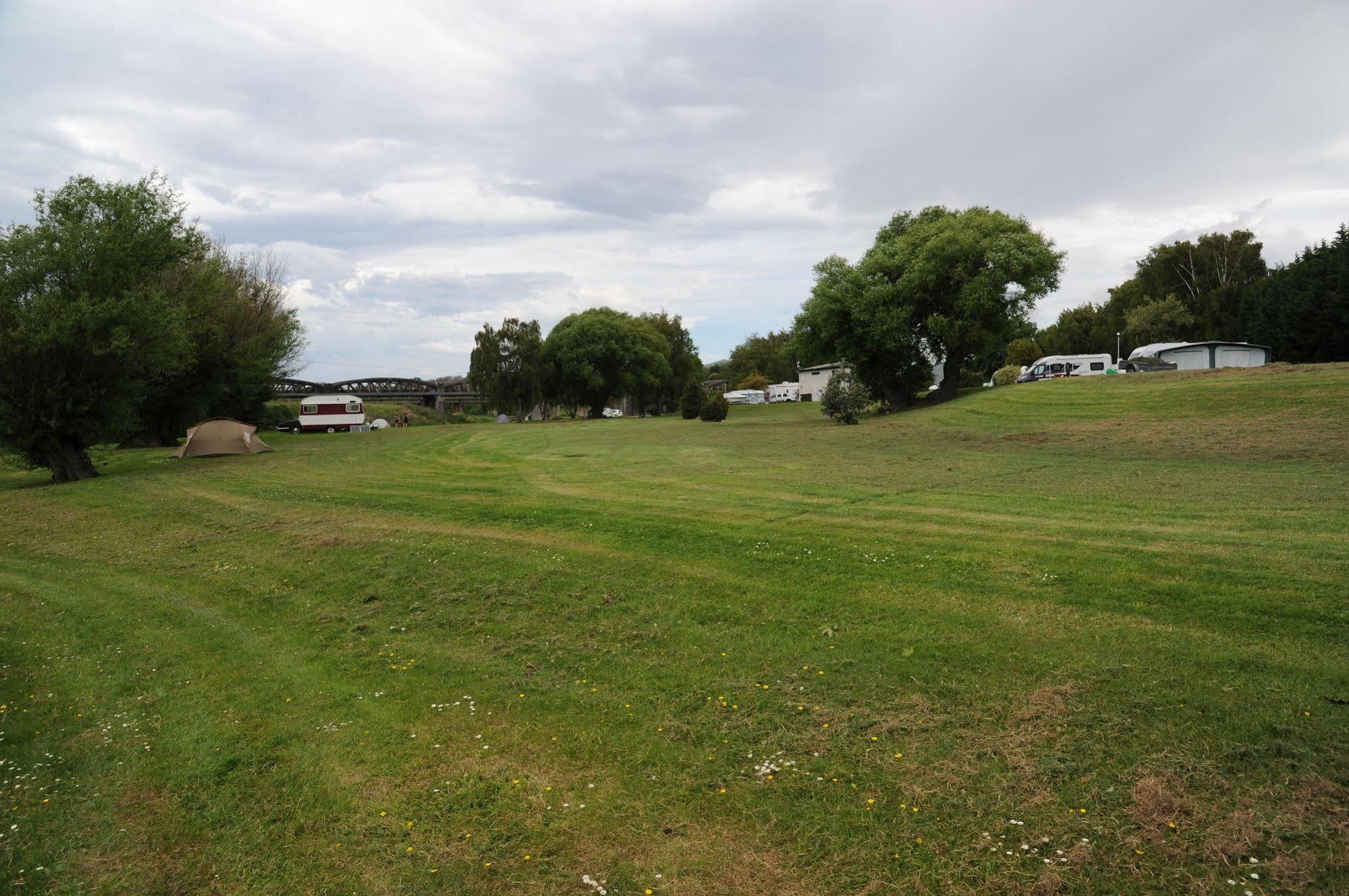Blenheim Bridges Holiday Park Екстериор снимка