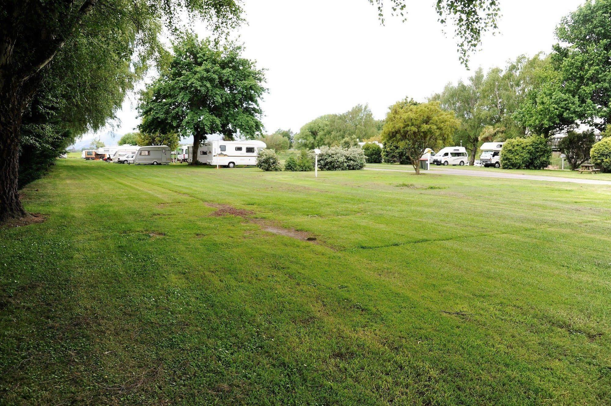Blenheim Bridges Holiday Park Екстериор снимка