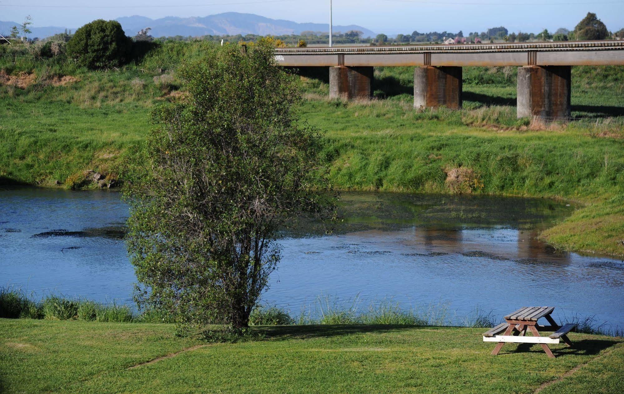 Blenheim Bridges Holiday Park Екстериор снимка