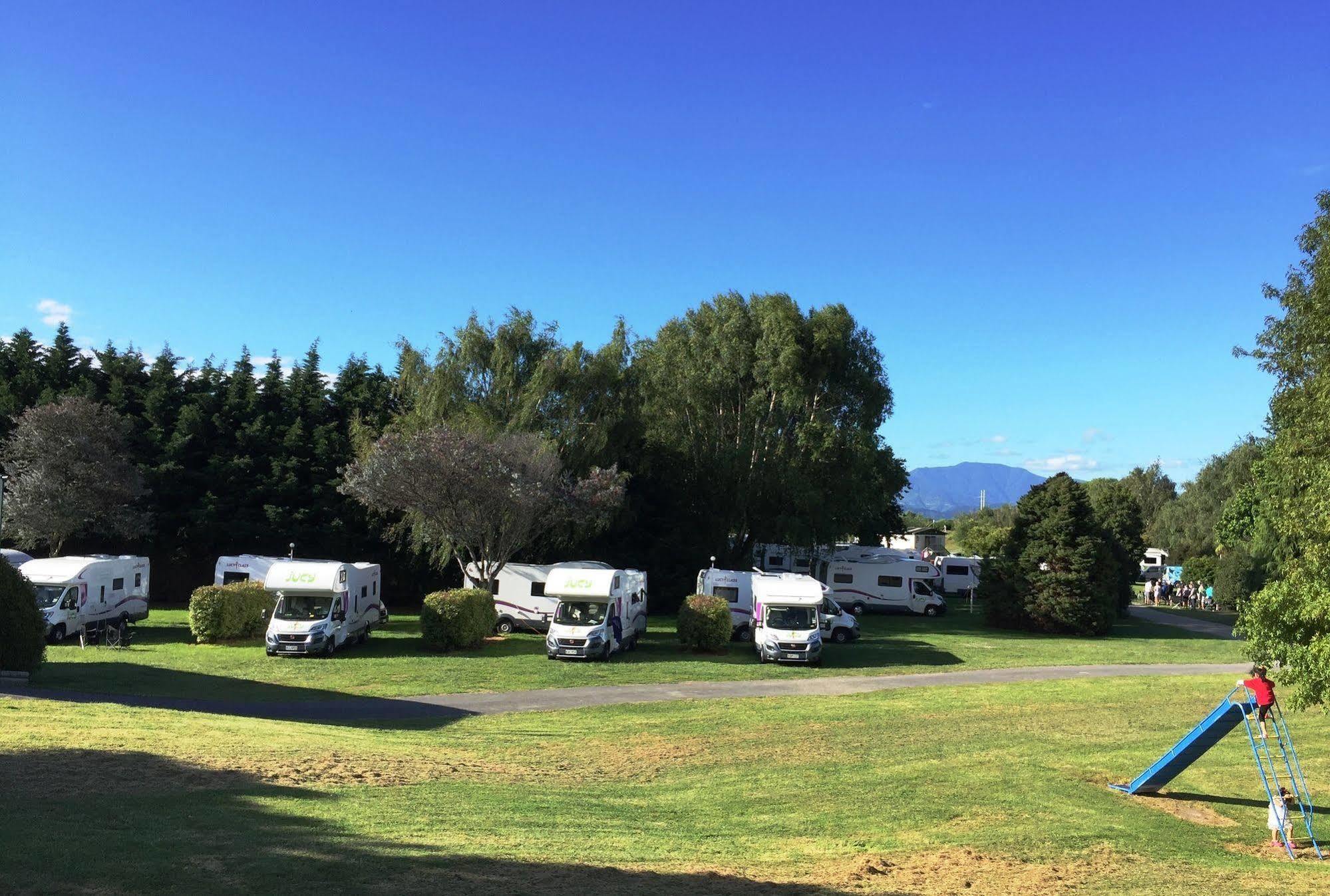 Blenheim Bridges Holiday Park Екстериор снимка