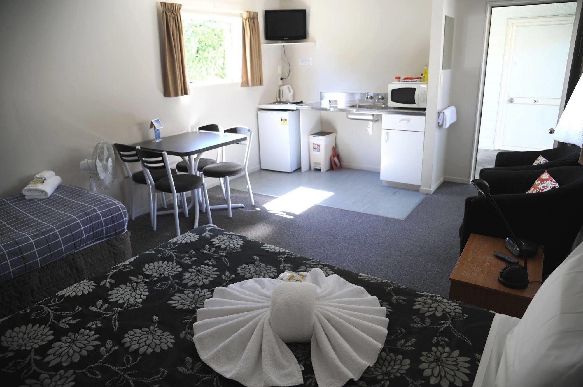 Blenheim Bridges Holiday Park Екстериор снимка